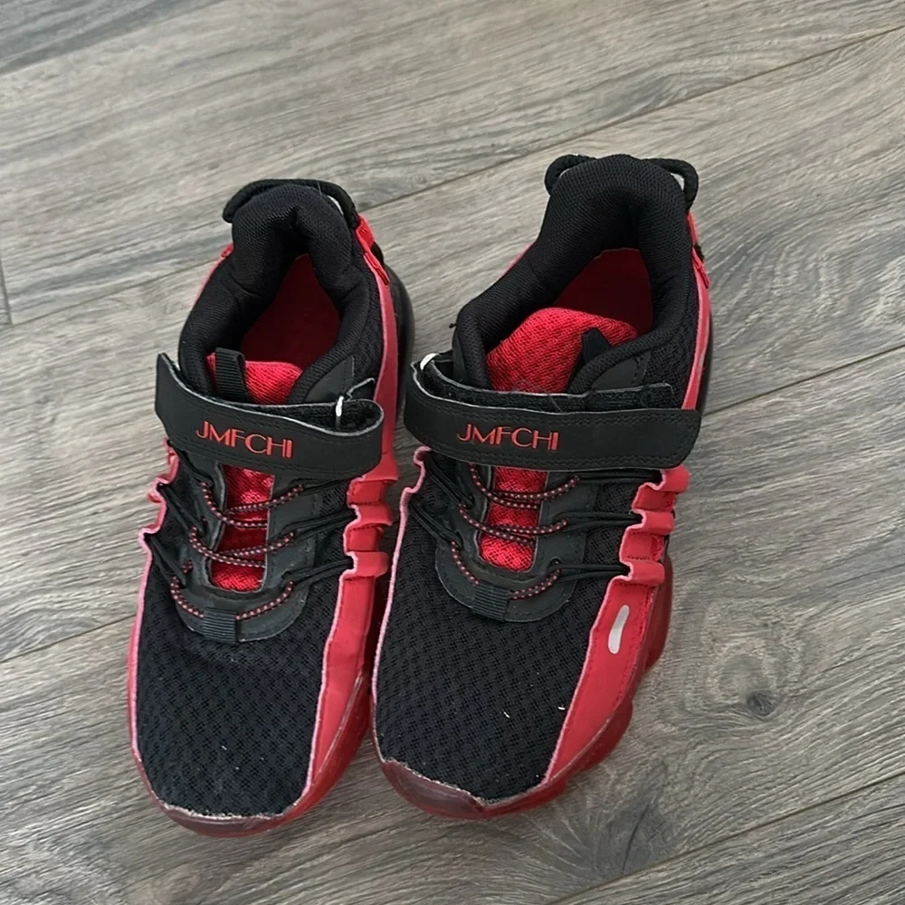Mens Black and Red Sneakers size 35